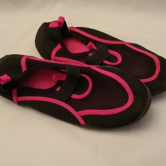 ATHLETIC WORKS I WATER SHOES Child Sz XL 4/5 - Picture 1 of 5